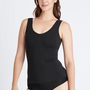 Knix LuxeLift Evolution tank top. 🖤